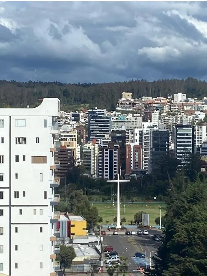 Suite Amoblada Con Aparcamiento Privado Excelente Vista Y Ubicacion! Sector La Carolina Κίτο