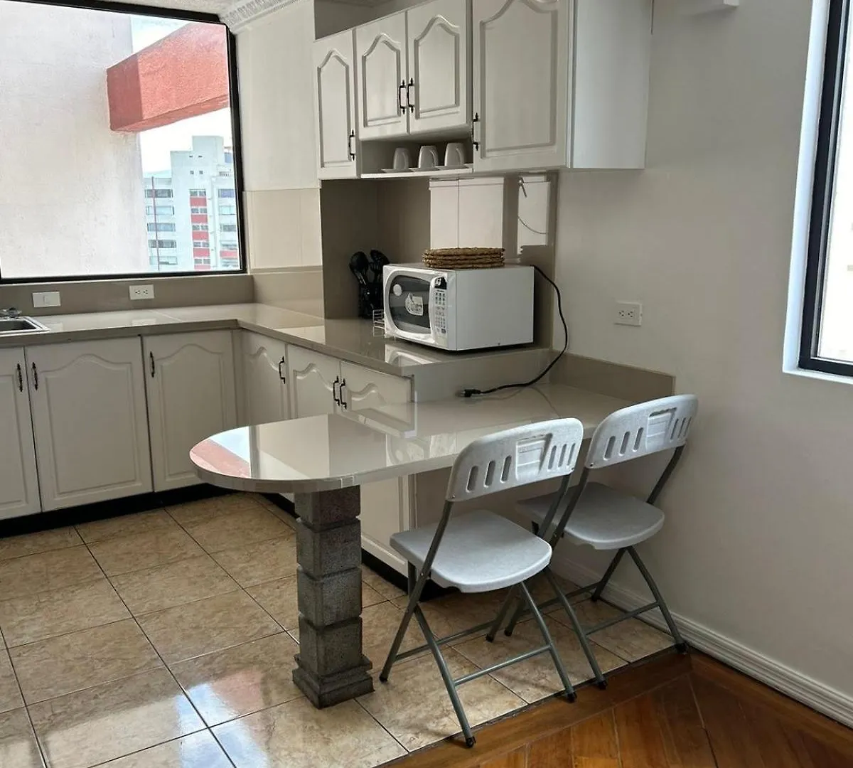 Διαμέρισμα Suite Amoblada Con Aparcamiento Privado Excelente Vista Y Ubicacion! Sector La Carolina Κίτο