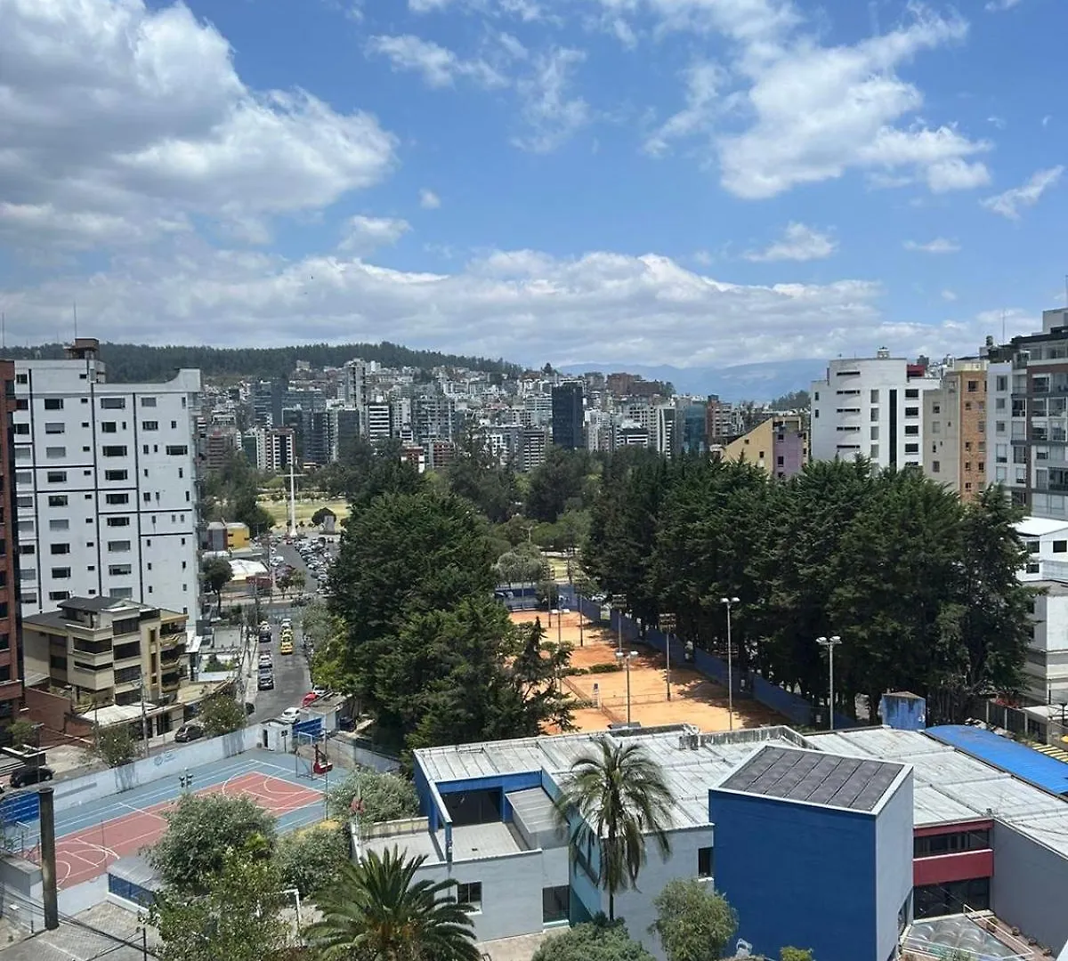 Suite Amoblada Con Aparcamiento Privado Excelente Vista Y Ubicacion! Sector La Carolina Κίτο Διαμέρισμα